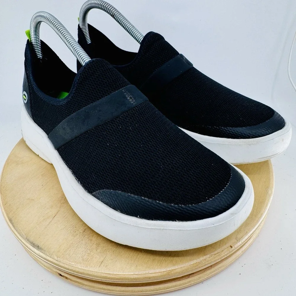 OOFOS OOmg Sport Low Recovery Shoes Women's 9 Black Slip On Walking Comfort - Picture 1 of 6
